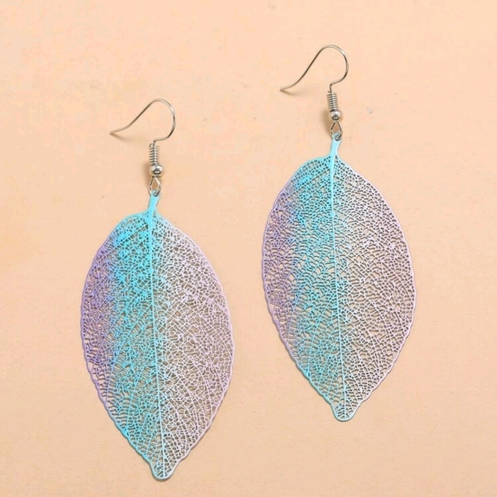 ✨3 FOR $28✨🆕🍂PASTEL OMBRE LEAF DROP EARRINGS🍂